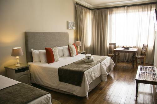 Hostal Hilltop Guest House
