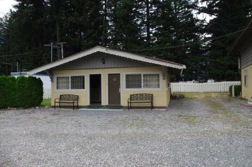 Swiss Chalets Motel