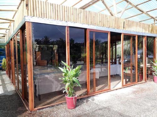 Hostal Victoria Beach House