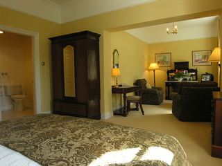 Ross Lake House Hotel