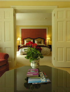Ross Lake House Hotel