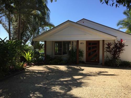 Hostal Sunshine Coast Tropical Getaway