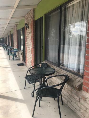 Lake Albert Motel