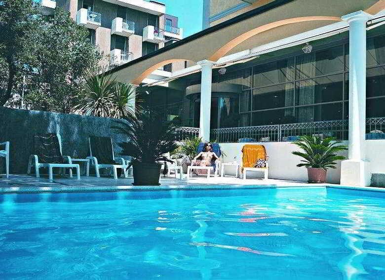 Continental E Dei Congressi Hotel