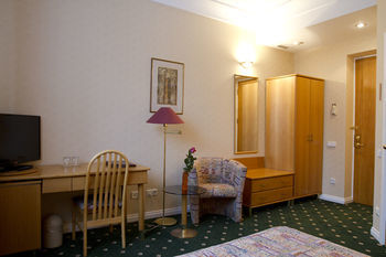 Sarunas Hotel