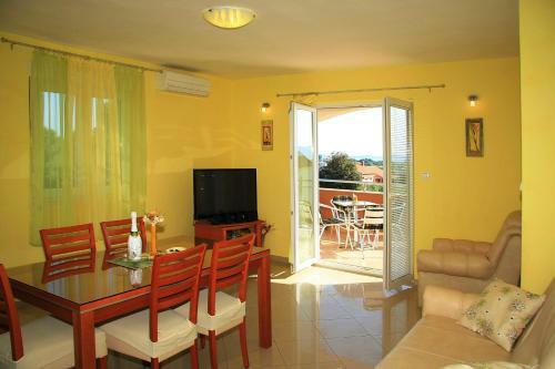 Apartment Alena 1 I 2