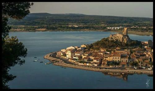 Le Petit Corbi�res