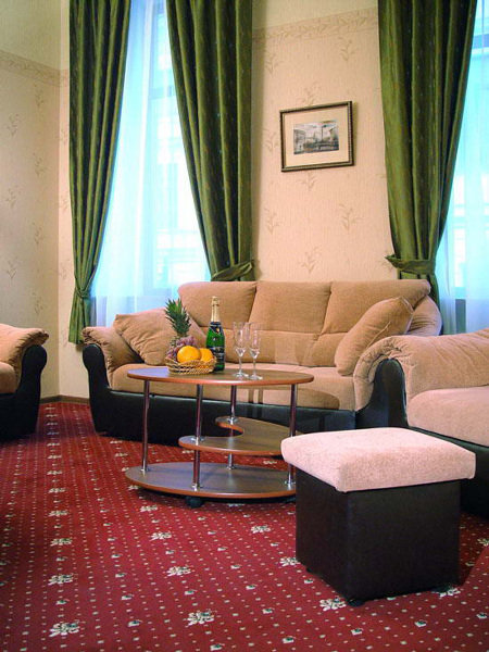 Deluxe Hotel
