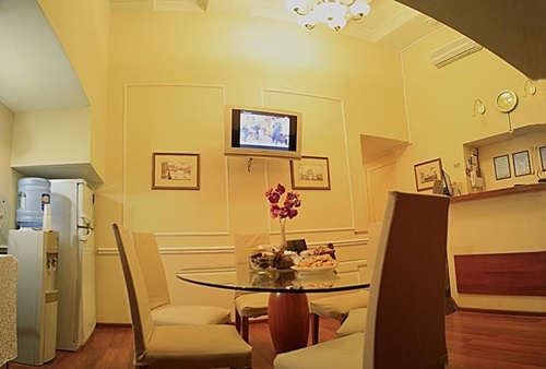 Deluxe Hotel