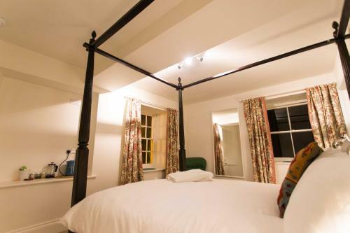 Bed & Breakfast The Holford Arms