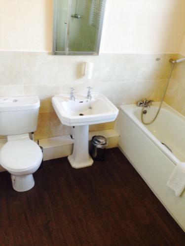 The Three Tuns Hotel Wetherspoon