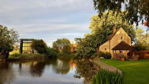 River Nene Cottages