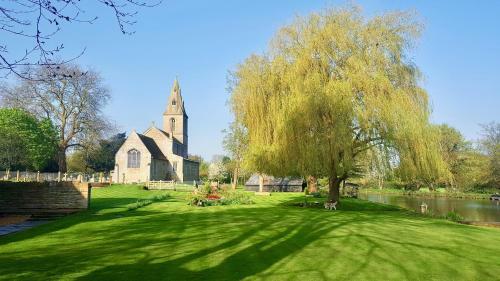 River Nene Cottages