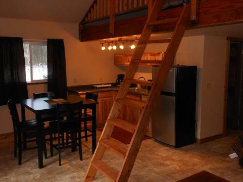 Talkeetna Wolf Den Cabin