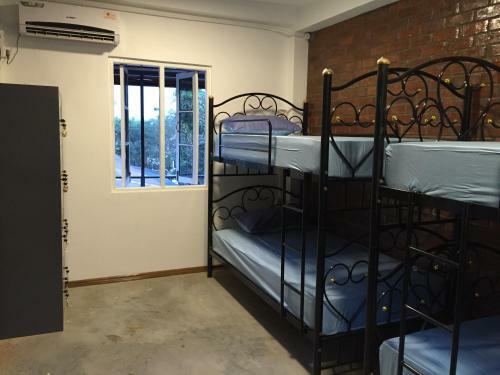 Roly's Hostel