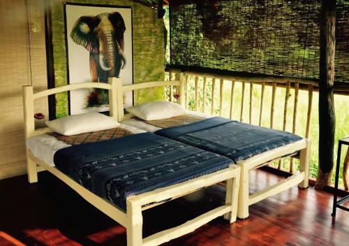 Lodge Elephant Watch Hut