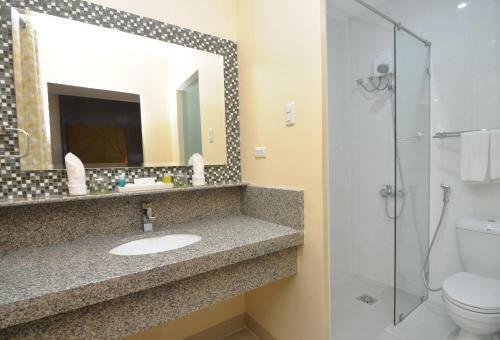 717 Cesar Place Hotel