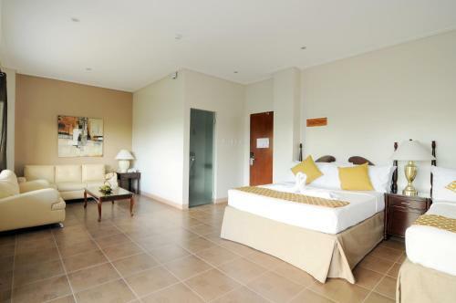 717 Cesar Place Hotel