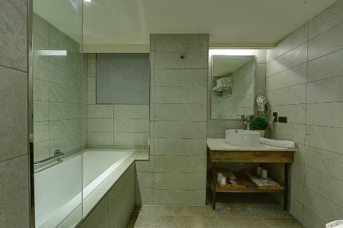 Lan Kwai Fong Garden Hotel