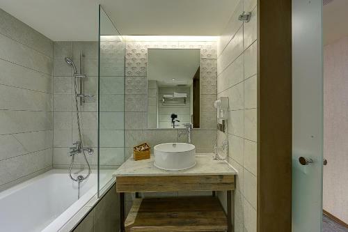 Lan Kwai Fong Garden Hotel