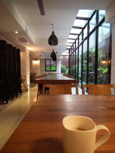 Lan Kwai Fong Garden Hotel