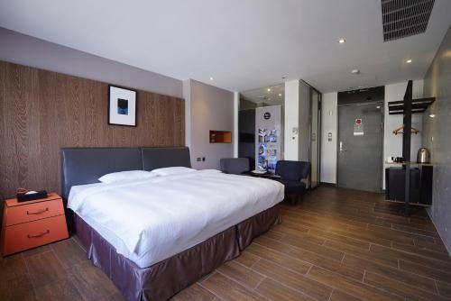 3 Door Hotel