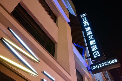 3 Door Hotel