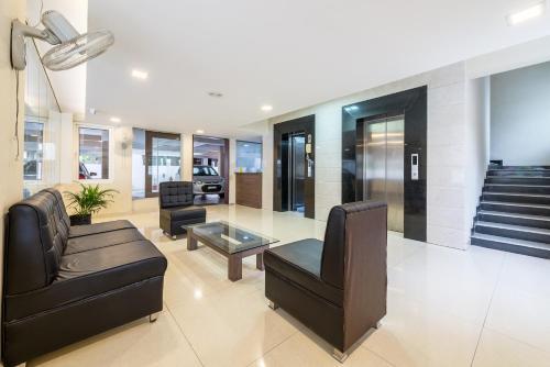 Bed & Breakfast Mount Kailash Suites