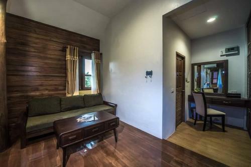 Hostal Bura Phat Resort
