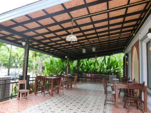Hostal Bura Phat Resort