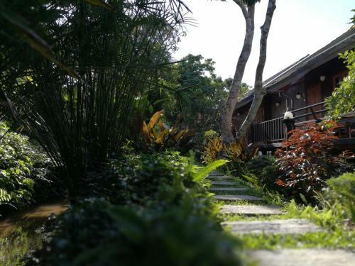 Hostal Bura Phat Resort