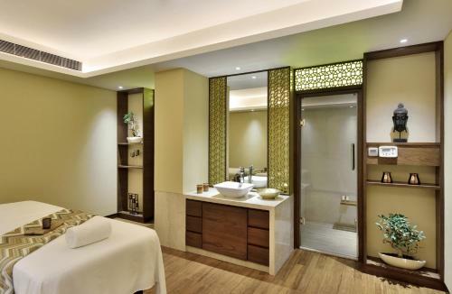 Hotel Courtyard By Marriott Raipur