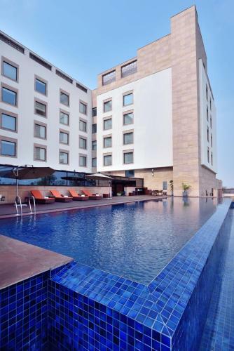 Hotel Courtyard By Marriott Raipur