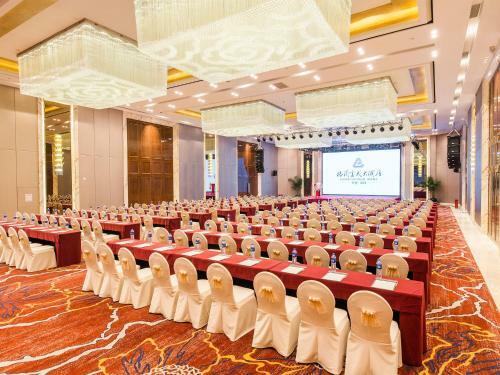 Wan Yue Grand Skylight Hotel