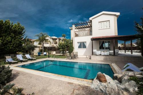 Sunny Coast Villa