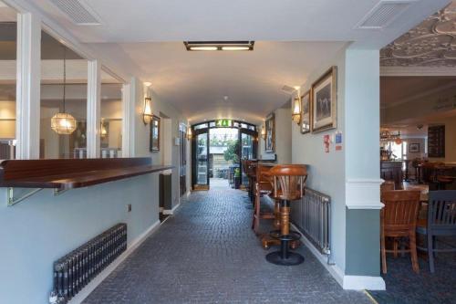 Hotel The Greyhound
