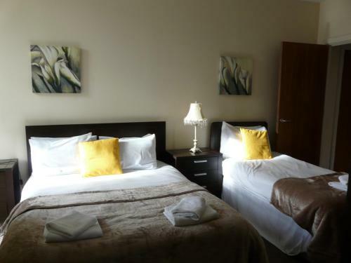 The Courtyard Apartments