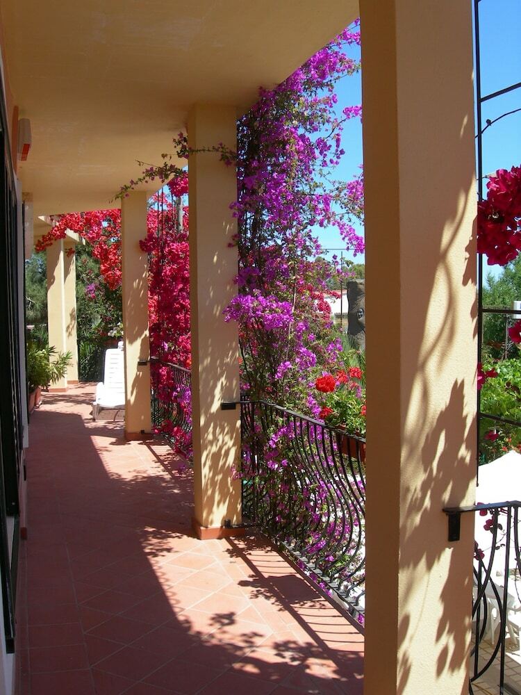 Hotel Domus De Janas Sul Mare