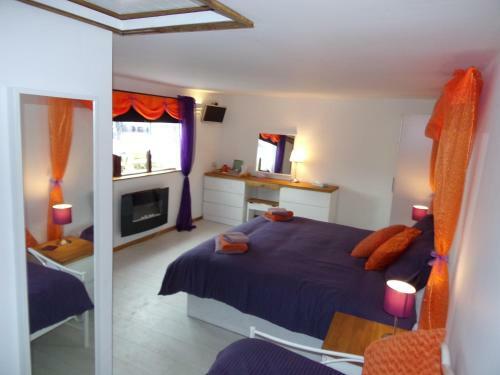 Hostal Barton Gate Farm B&B