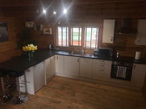 The Lakeside Lodge