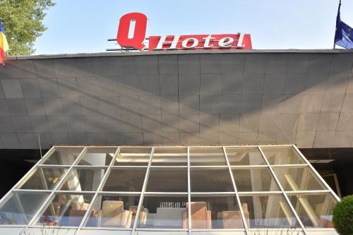 Q Hotel