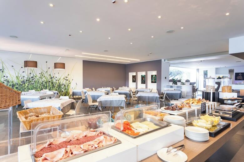 Living Place Hotel