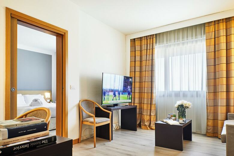 Living Place Hotel