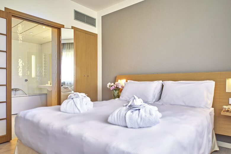 Living Place Hotel