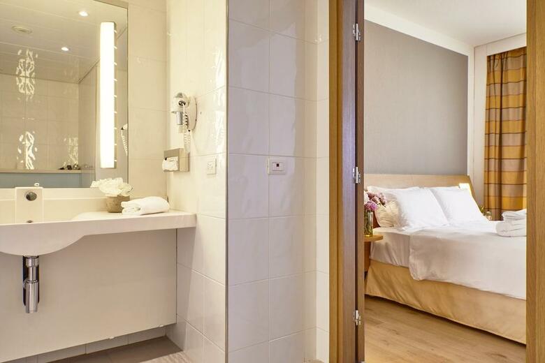 Living Place Hotel