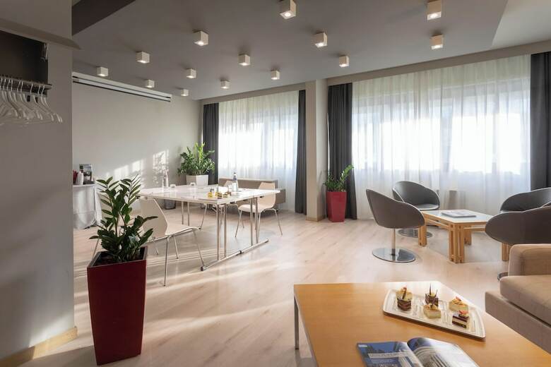 Living Place Hotel