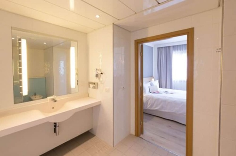 Living Place Hotel