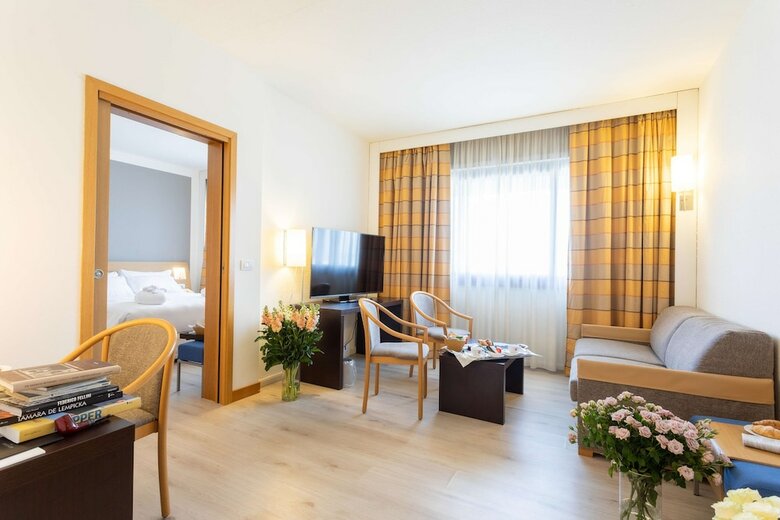Living Place Hotel