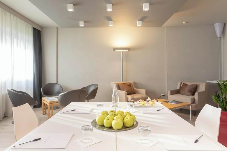 Living Place Hotel