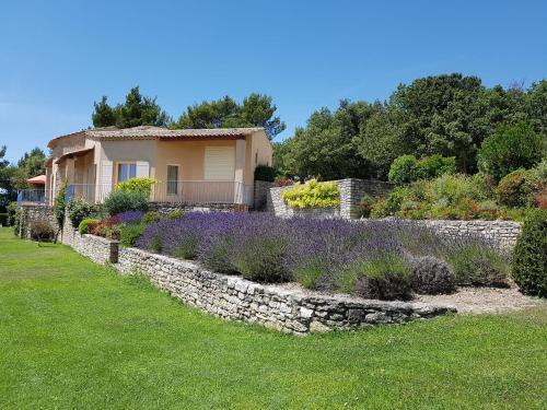 Holiday Home Mas Lub�ron Vue Magnifique